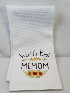 White 'World's Best MEMOM' Cotton Kitchen Towel with Sunflower Accent